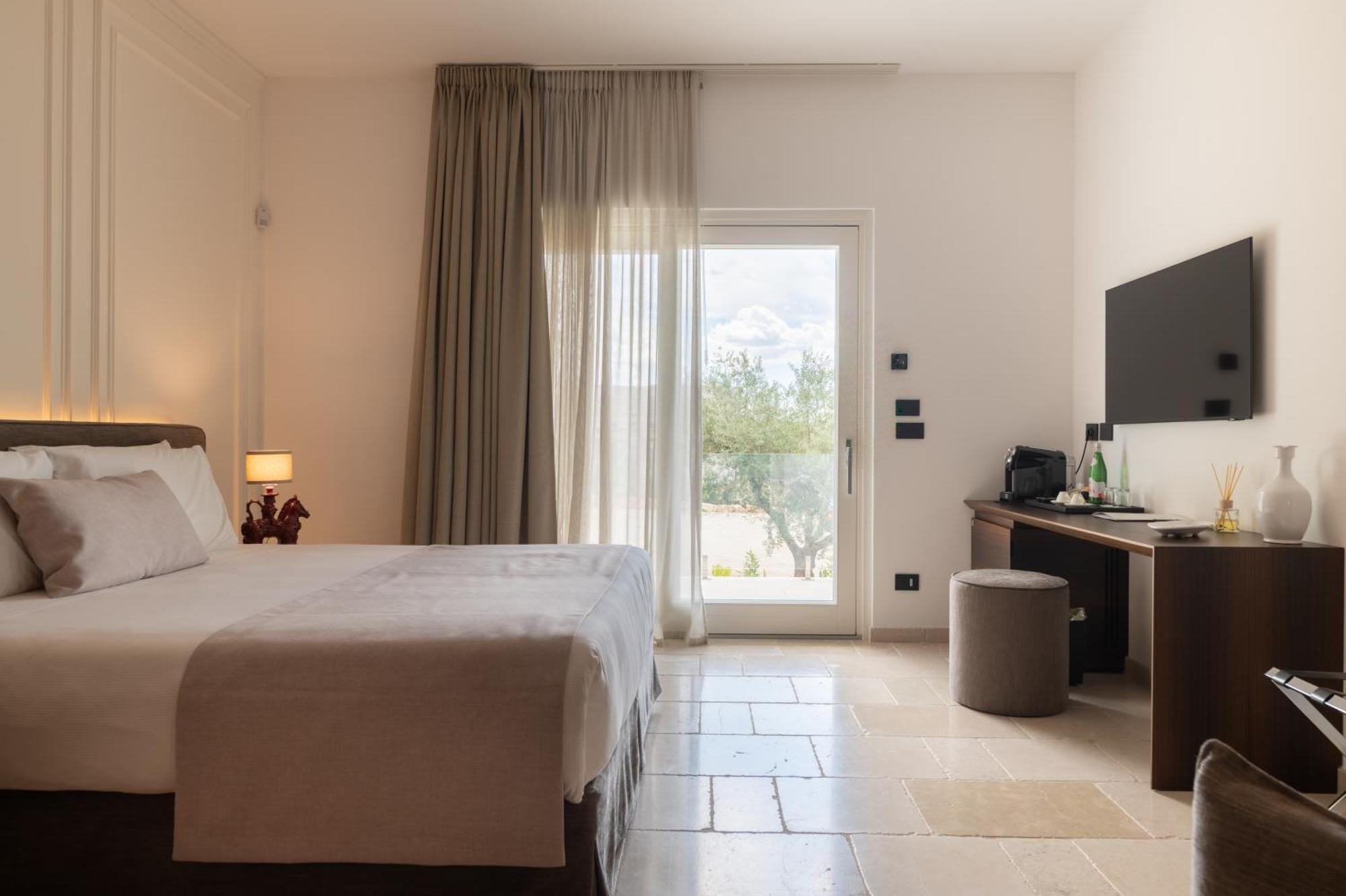 Bed and Breakfast Essenza Relais Contemporaneo Cisternino Esterno foto